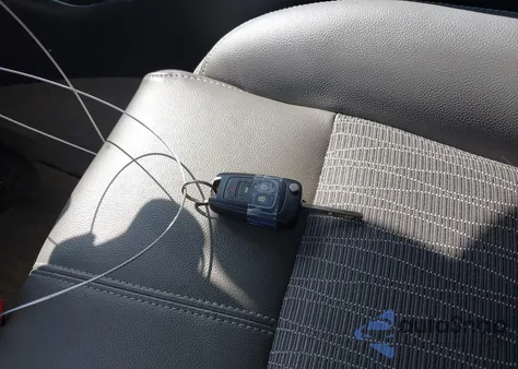 2017 Chevrolet Impala 1Lt из США, поврежденный, VIN 2G1105S34H9155377